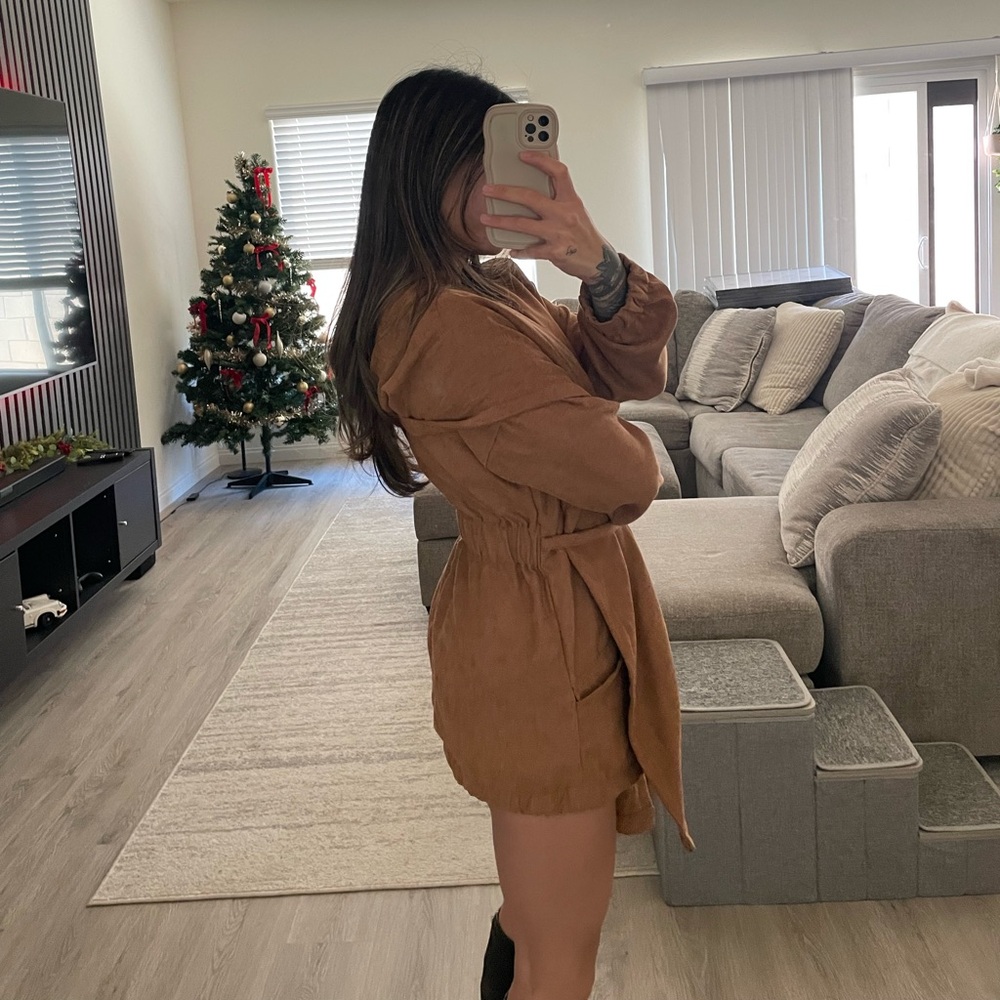 Brown trench coat - Picture 3 of 5